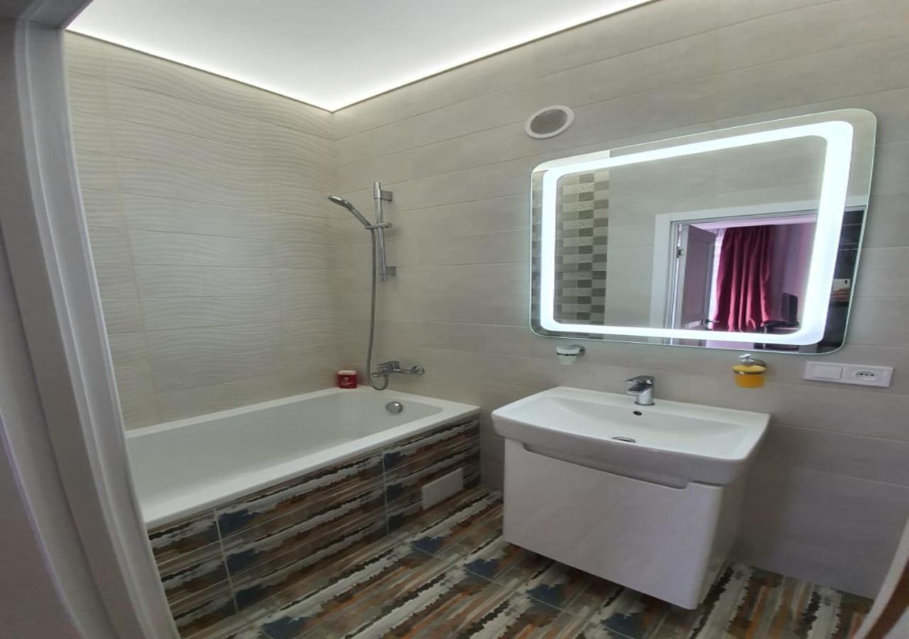 Lux New Apartment 2019 Harkov Kültér fotó